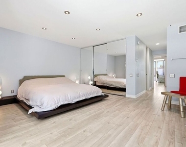 1033 Carol Drive - Photo Thumbnail 10