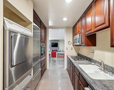 1033 Carol Drive - Photo Thumbnail 7