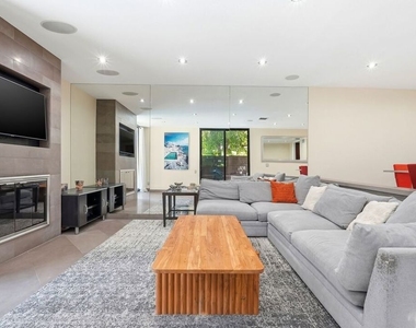 1033 Carol Drive - Photo Thumbnail 2