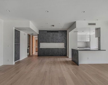 10490 Wilshire Boulevard - Photo Thumbnail 5