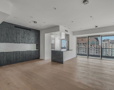 10490 Wilshire Boulevard - Photo Thumbnail 1