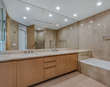 10490 Wilshire Boulevard - Photo Thumbnail 7