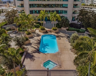 10490 Wilshire Boulevard - Photo Thumbnail 12