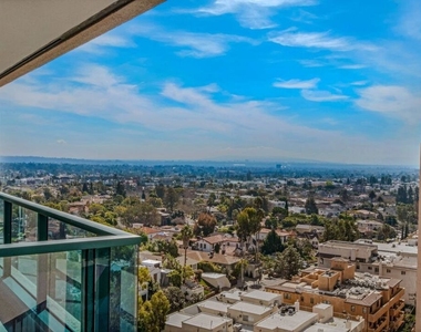 10490 Wilshire Boulevard - Photo Thumbnail 3