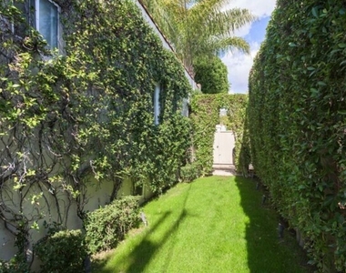 8842 Dorrington Avenue - Photo Thumbnail 18