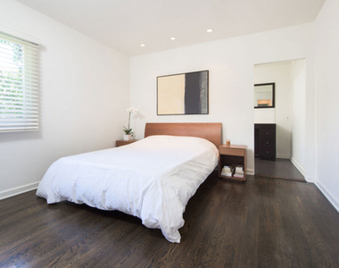 8842 Dorrington Avenue - Photo Thumbnail 9