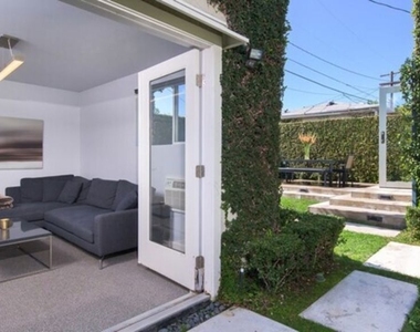 8842 Dorrington Avenue - Photo Thumbnail 15