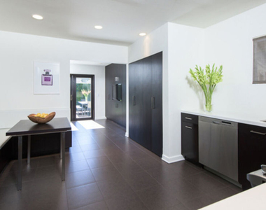 8842 Dorrington Avenue - Photo Thumbnail 12