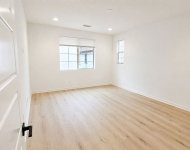 6972 Calla Lily Drive - Photo Thumbnail 9
