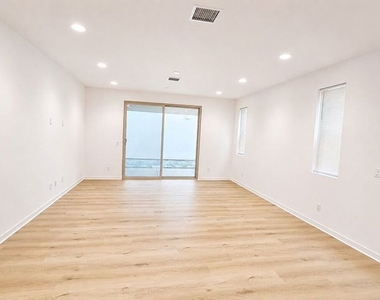 6972 Calla Lily Drive - Photo Thumbnail 3