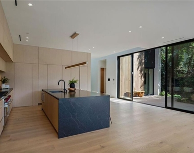 4939 Petit Avenue - Photo Thumbnail 16