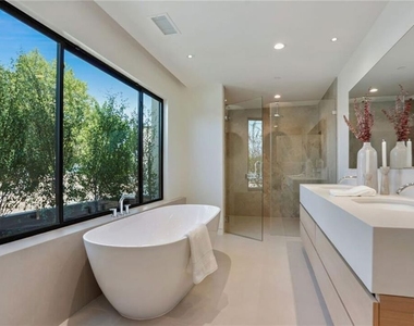 4939 Petit Avenue - Photo Thumbnail 28