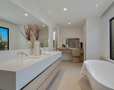 4939 Petit Avenue - Photo Thumbnail 31