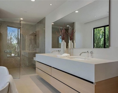 4939 Petit Avenue - Photo Thumbnail 29
