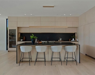 4939 Petit Avenue - Photo Thumbnail 10