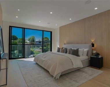 4939 Petit Avenue - Photo Thumbnail 22