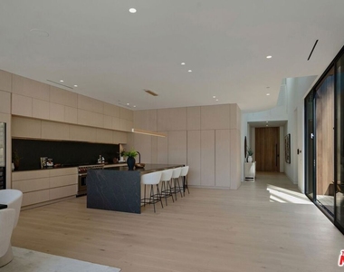 4939 Petit Avenue - Photo Thumbnail 8