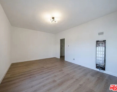 1245 S Orange Street - Photo Thumbnail 9