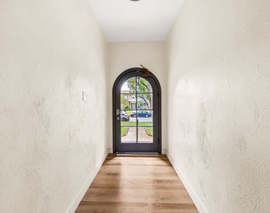 1245 S Orange Street - Photo Thumbnail 2
