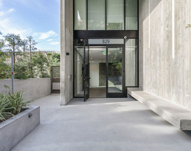 829 Larrabee Street - Photo Thumbnail 3