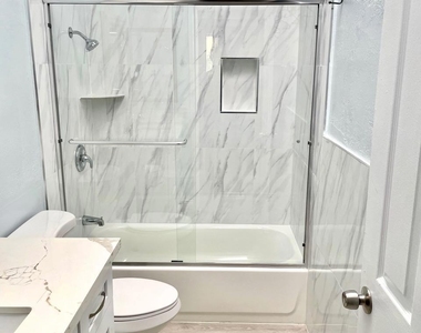 8310 Regents Rd - Photo Thumbnail 17