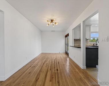 5438 Gilbert Dr - Photo Thumbnail 14