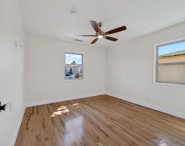 5438 Gilbert Dr - Photo Thumbnail 31