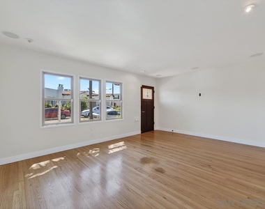 5438 Gilbert Dr - Photo Thumbnail 10