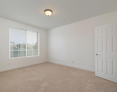 12368 Carmel Country Road - Photo Thumbnail 11