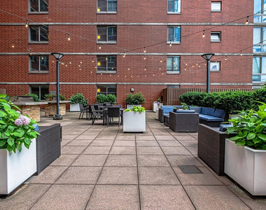 400 West 37th Street - Photo Thumbnail 5