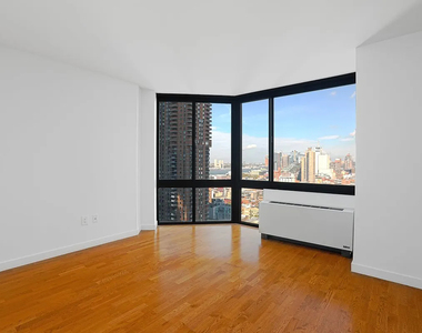 420 West 42nd Street - Photo Thumbnail 2