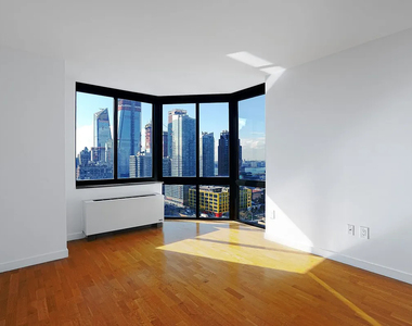 420 West 42nd Street - Photo Thumbnail 3