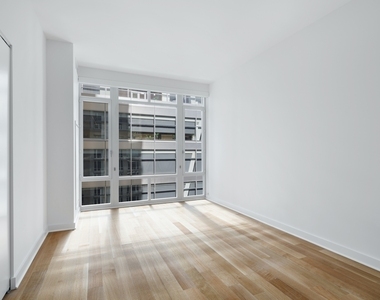 1050 6th Avenue - Photo Thumbnail 2