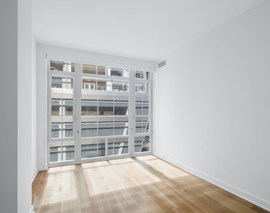 1050 6th Avenue - Photo Thumbnail 3