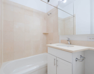 180 Riverside Blvd - Photo Thumbnail 67