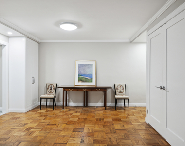 225 E 57th St - Photo Thumbnail 5