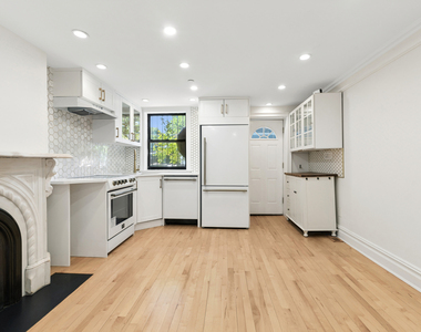 293 Pacific St - Photo Thumbnail 3