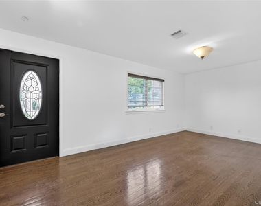 8 Lee Gray Court - Photo Thumbnail 3
