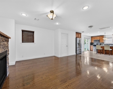 8 Lee Gray Court - Photo Thumbnail 9
