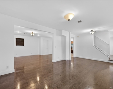 8 Lee Gray Court - Photo Thumbnail 5