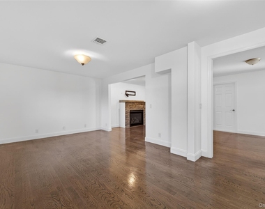 8 Lee Gray Court - Photo Thumbnail 4