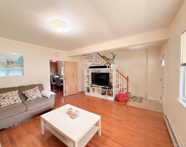 60 Hammond Street - Photo Thumbnail 3