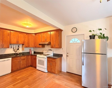 60 Hammond Street - Photo Thumbnail 5