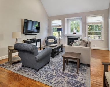 38 Bridle Path - Photo Thumbnail 4