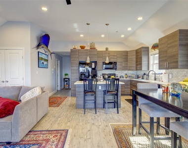 48 Wyoming Avenue - Photo Thumbnail 4
