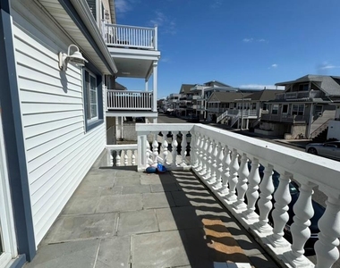 69 Illinois Street - Photo Thumbnail 2