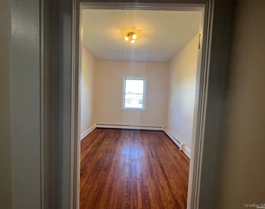 68 Jerusalem Avenue - Photo Thumbnail 5