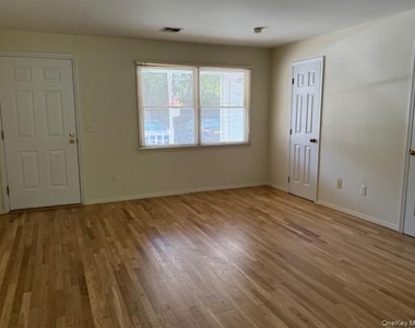 124 Sylvan Avenue - Photo Thumbnail 5