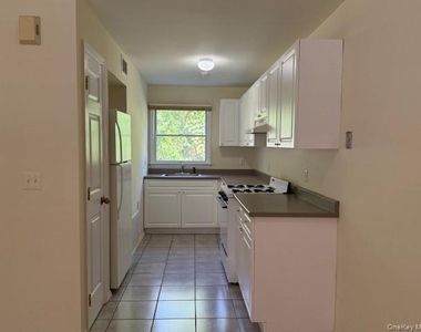 124 Sylvan Avenue - Photo Thumbnail 4