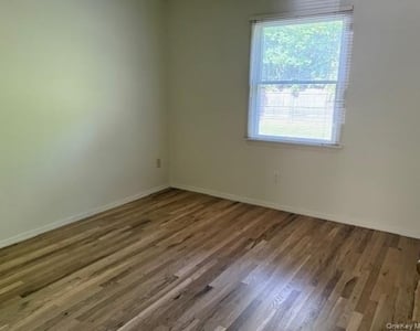 124 Sylvan Avenue - Photo Thumbnail 7